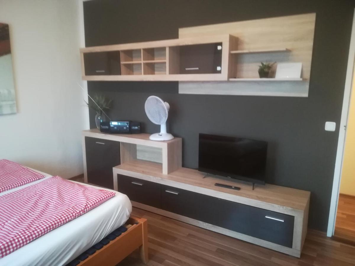 Zentral gelegene, sehr ruhige und helle Wohnung Graz Exterior foto
